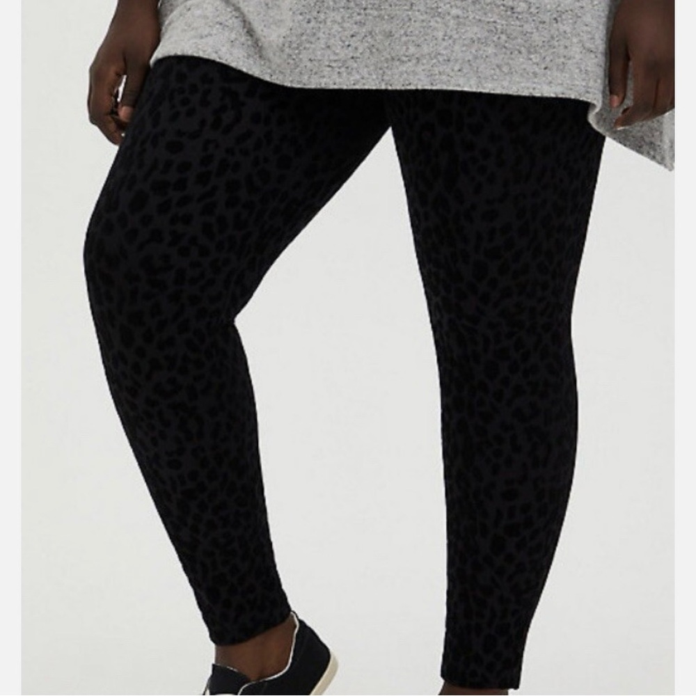 NWT Torrid pixie pants Leggings size 4